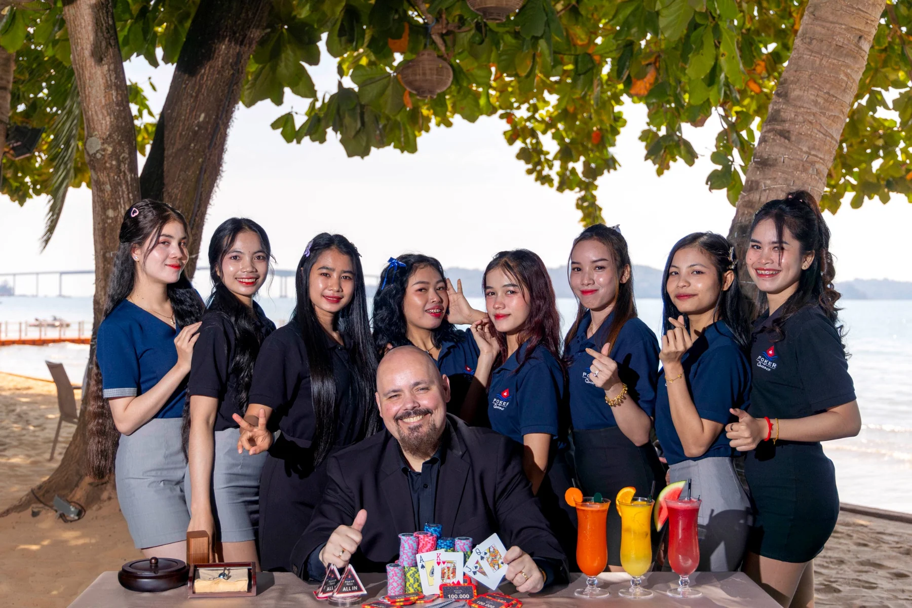 ក្រុមការងារ Poker at Queenco